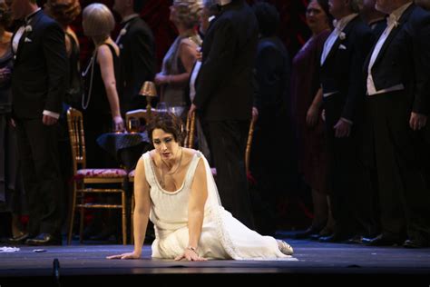 La traviata, un mélange de mélancolie romantique et d'ardeur passionnée